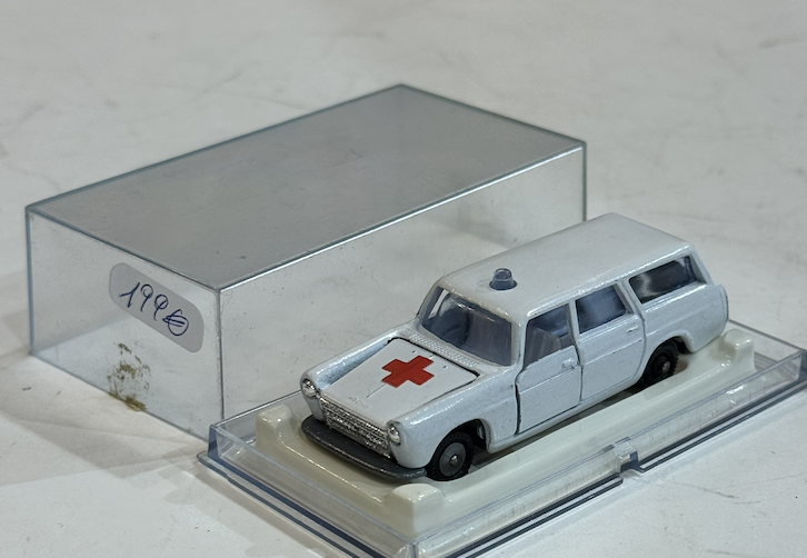 PEUGEOT 404 AMBULANCE MAJORETTE 1/66
