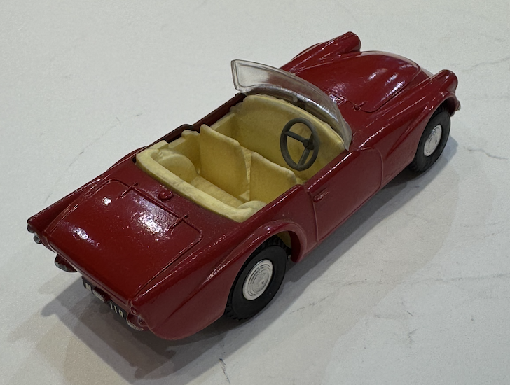 DAIMLER SP 250 RED SPOT-ON 1/43