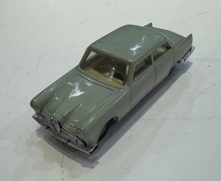 ALFA ROMEO 2000 BERLINA POLITOYS 1/43