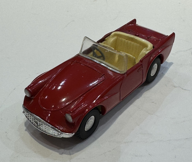 DAIMLER SP 250 RED SPOT-ON 1/43