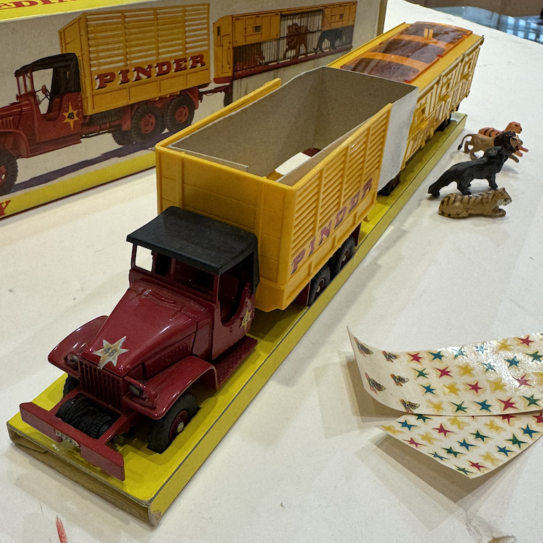 CAMION GMC PINDER 1967 DINKY TOYS 1/43°
