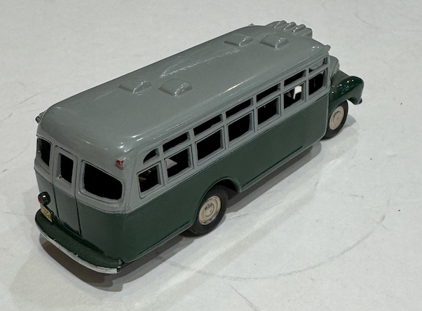 Replica 641 - 1952 Nissan 390 Bus 1/43