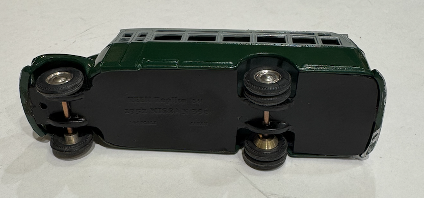 Replica 641 - 1952 Nissan 390 Bus 1/43