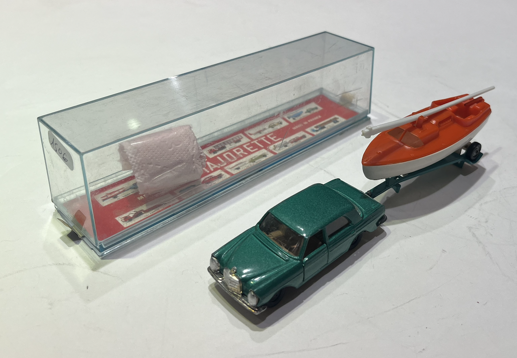MERCEDES BENZ 280-SE + BATEAU MAJORETTE 1/100°