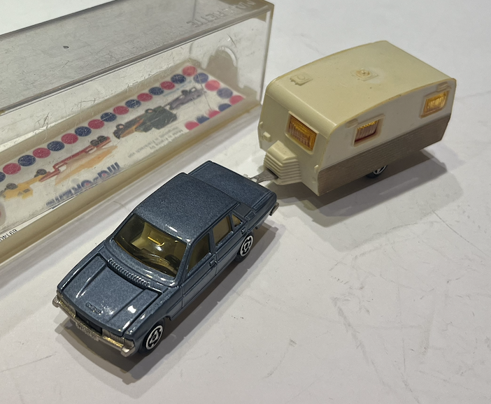 PEUGEOT 604 + CARAVANE MAJORETTE 1/66°