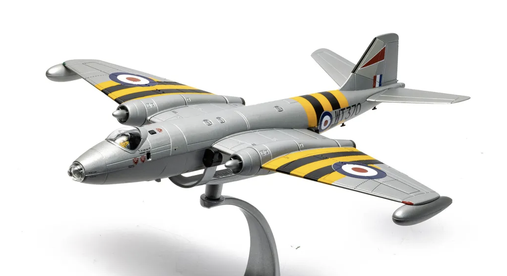 English Electric Canberra B.6 WT370, Wg. Cdr. Paul Mallorie CORGI 1/72