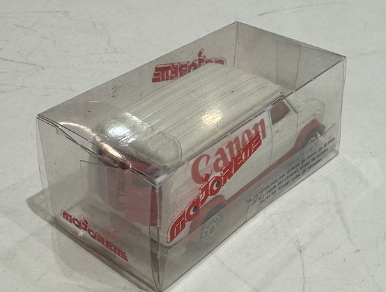 FORD FOURGON MAJORETTE 1/65