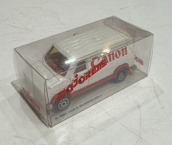 FORD FOURGON MAJORETTE 1/65