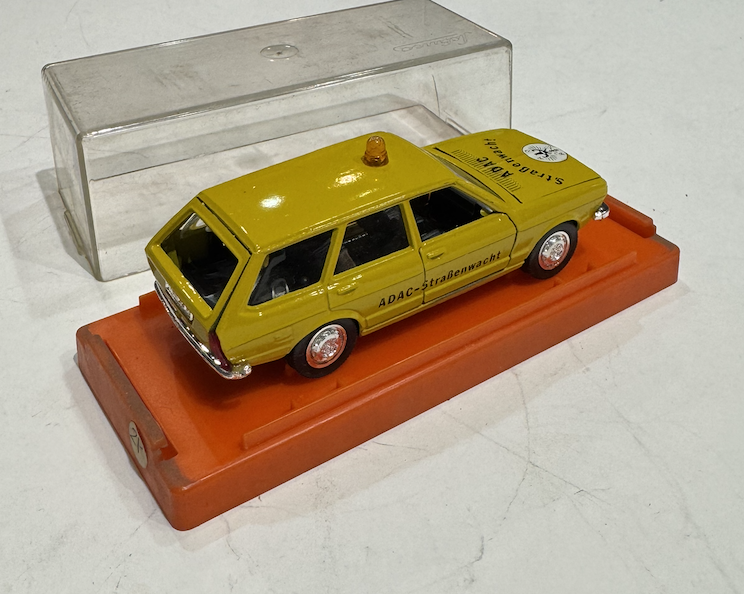 VW PASSAT VARIANT SCHUCO 1/43