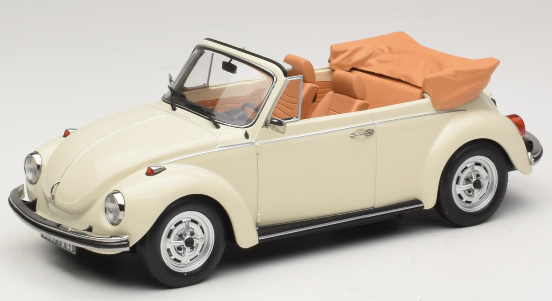Volkswagen 1303 Cabriolet Cream White Norev 1/18
