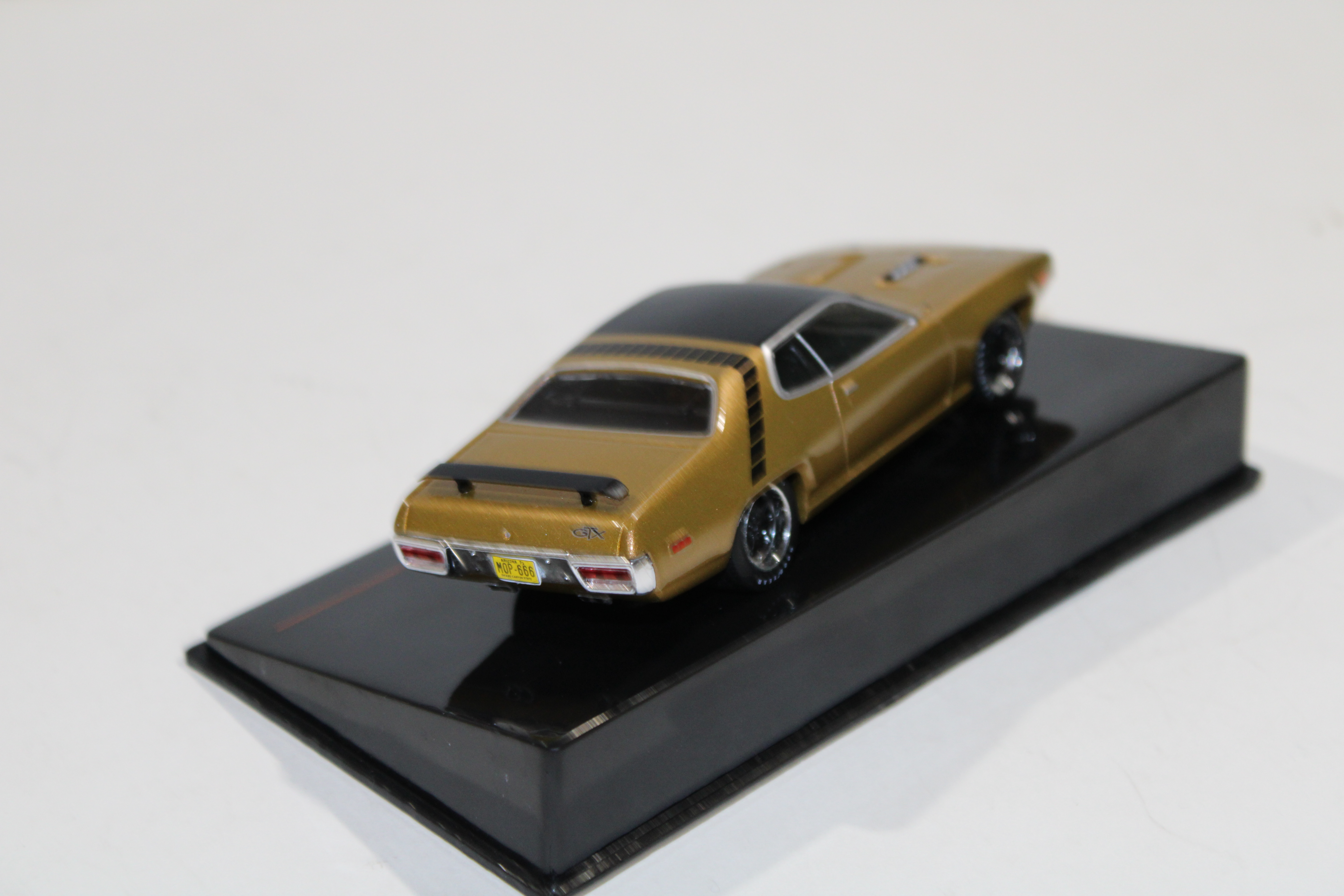 PLYMOUTH GTX RUNNER 1971 IXO 1/43°