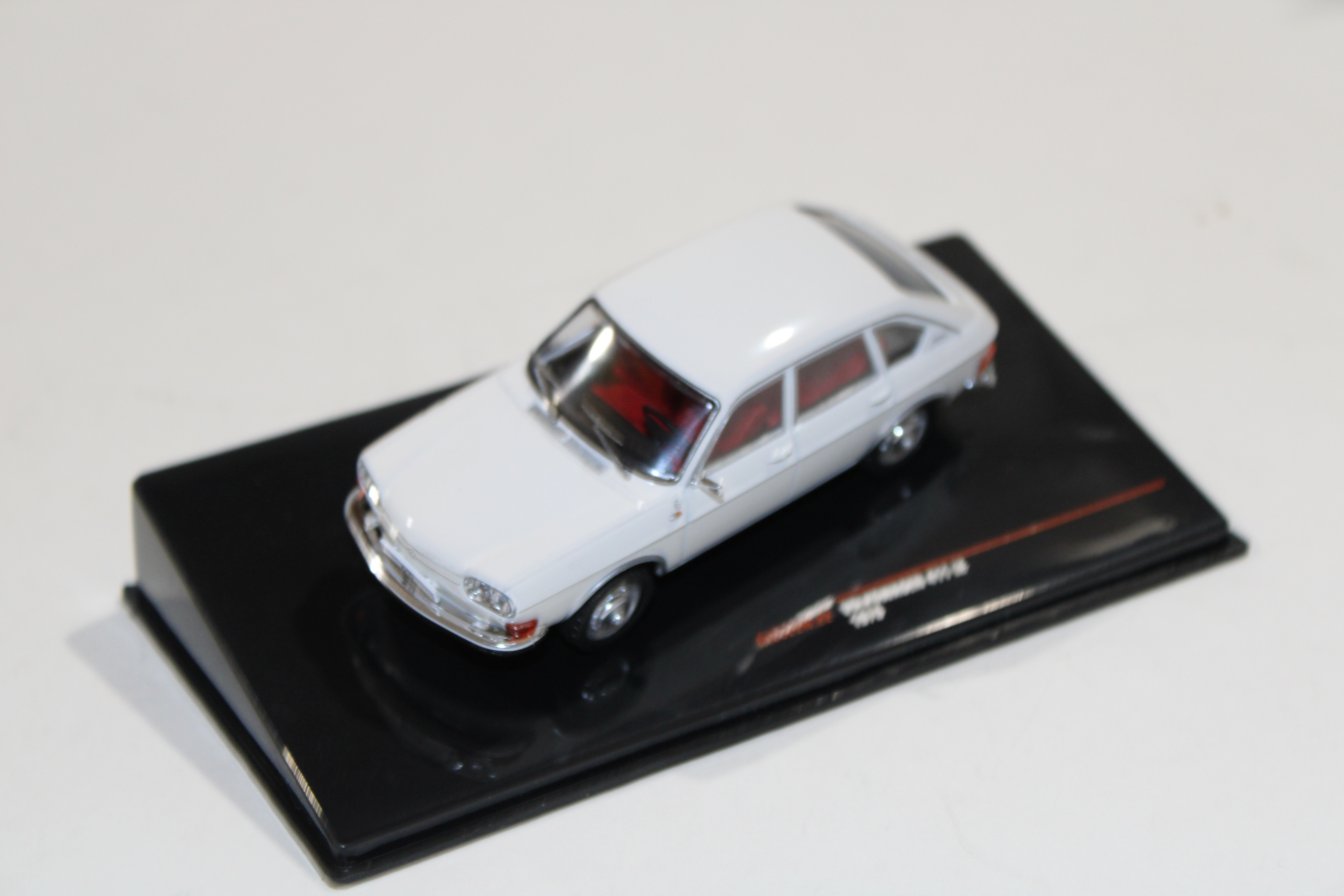 VOLKSWAGEN 411 LE 1970 IXO 1/43°