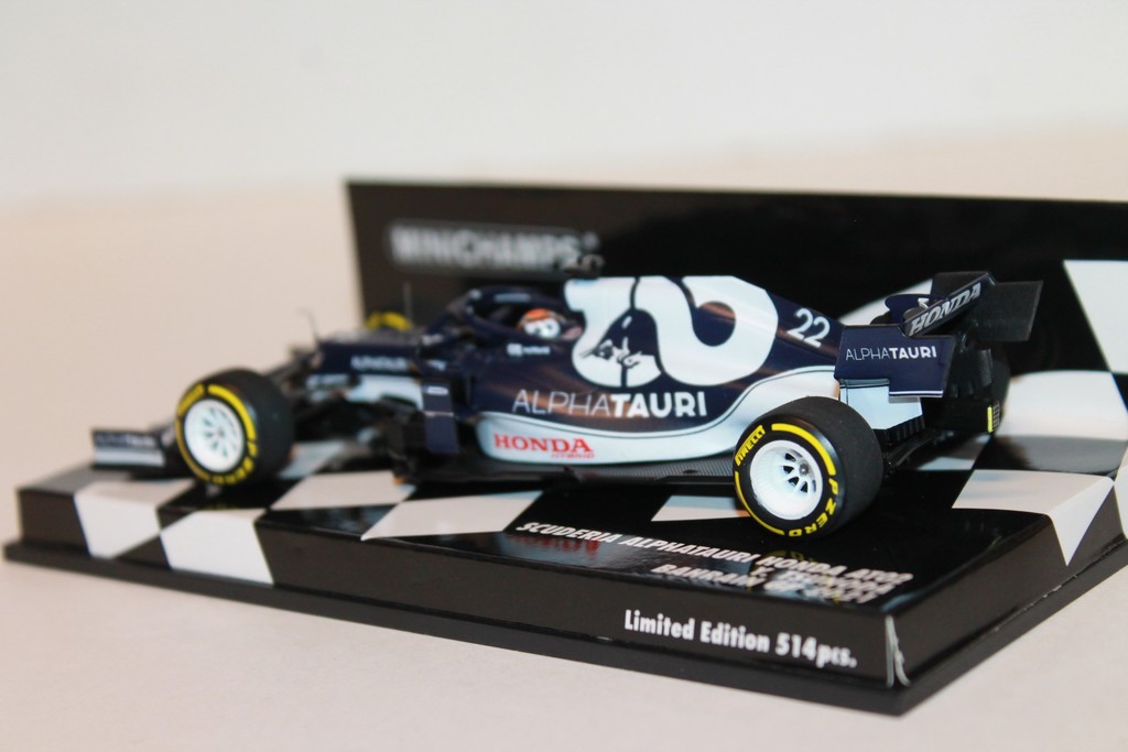 ALPHATAURI AT02 TSUNODA N°22 BAHRAIN GP 2021 MINICHAMPS 1/43°