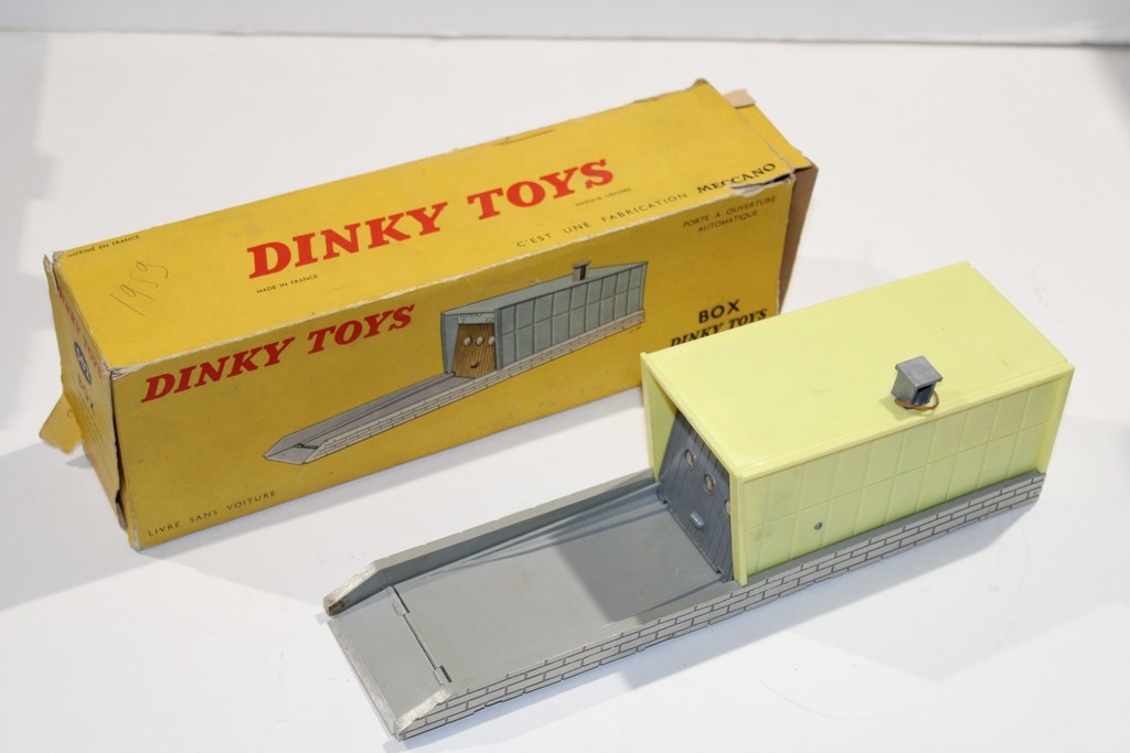 GARAGE 1968 DINKY TOYS 1/43°