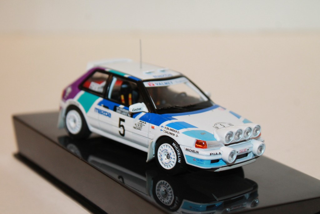 MAZDA 323 GT-X #5 T. SALONEN - V. SILANDER RALLY 1000 LAKES 1990 IXO 1/43°