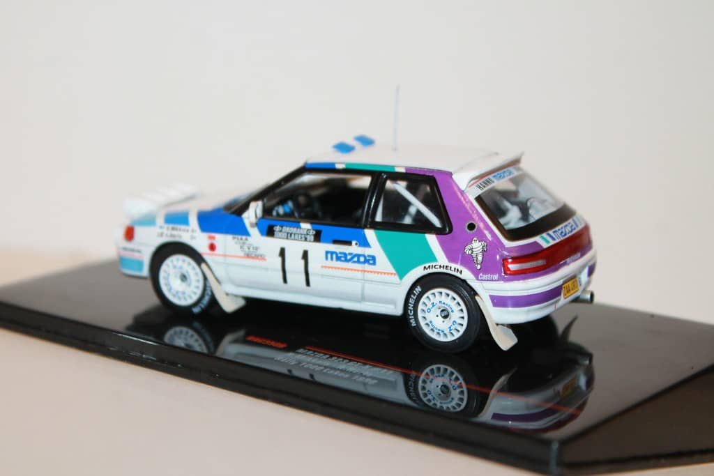 Mazda 323 GT-X #5 T.Salonen Rallye 1000 Lakes 1990 1/43 IXO Neuf Boite Vitrine
