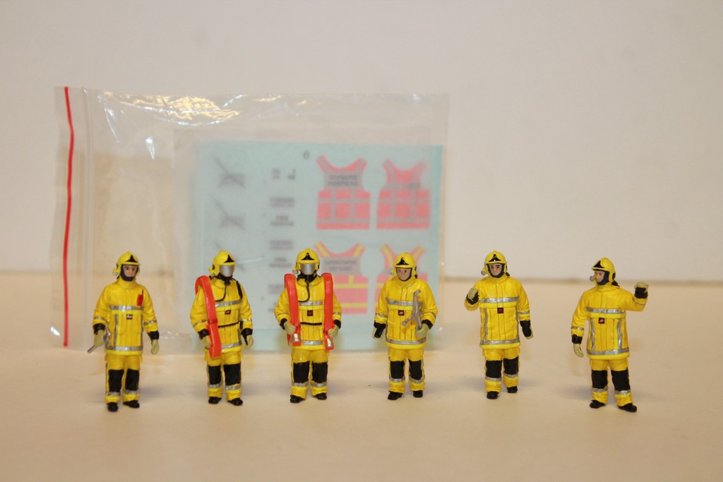 FIGURINES LOT DE 6 POMPIERS "FEU URBAIN" JAUNE ALERTE 1/43°