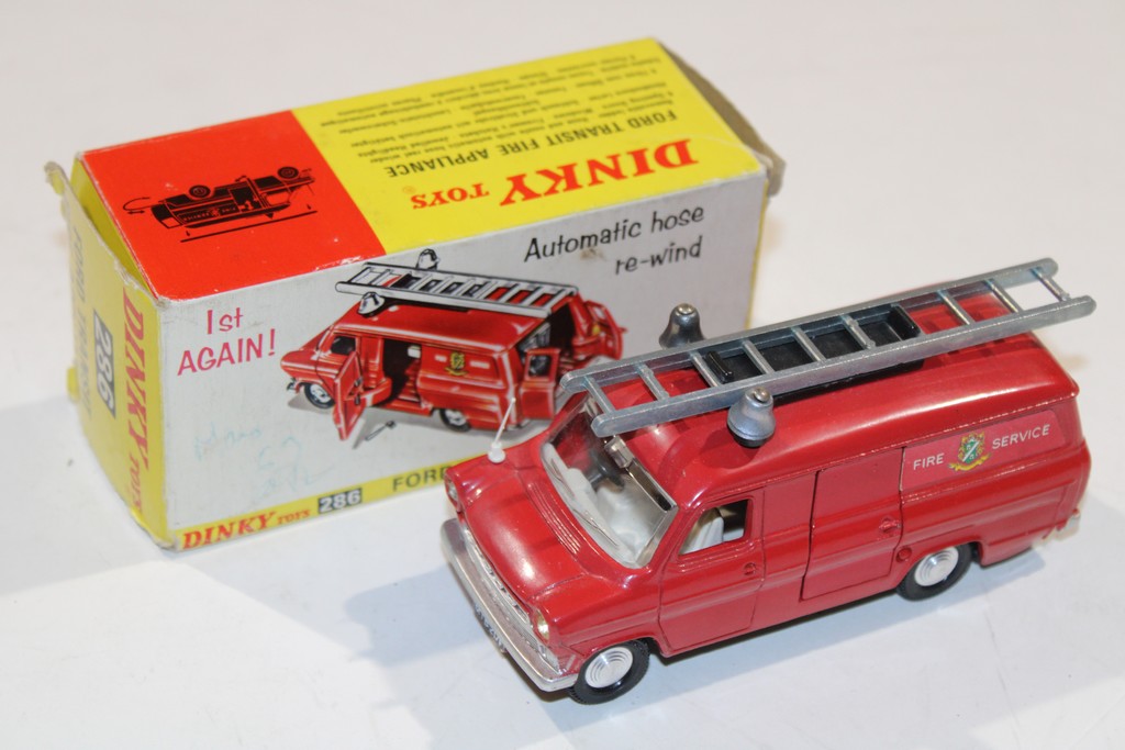 FORD TRANSIT FIRE APPLIANCE 1960 DINKY TOYS 1/43°