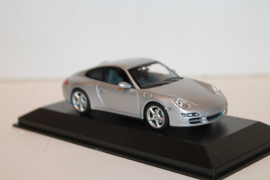 PORSCHE 911 CARRERA 4S GRIS ARCTIQUE MINICHAMPS 1/43°