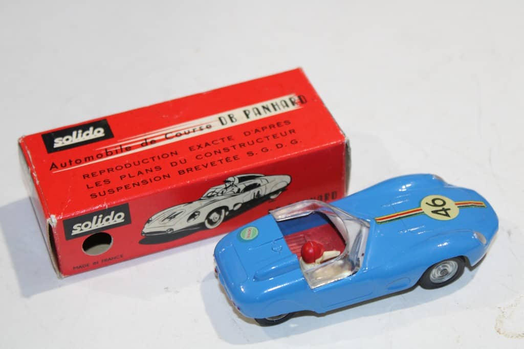 Solido boîte repro 143 panhard 24 BT