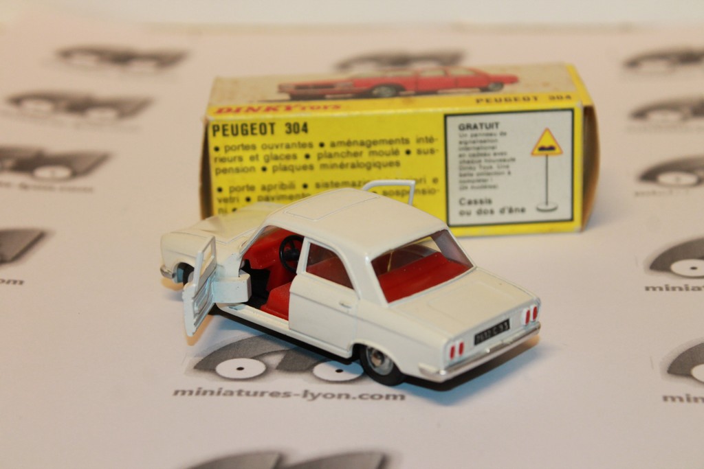PEUGEOT 304 BLANCHE DINKY TOYS 1/43°