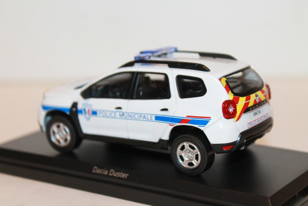 DACIA DUSTER 2018 POLICE MUNICIPALE ZEBRA JAUNE ET ROUGE NOREV 1/43°