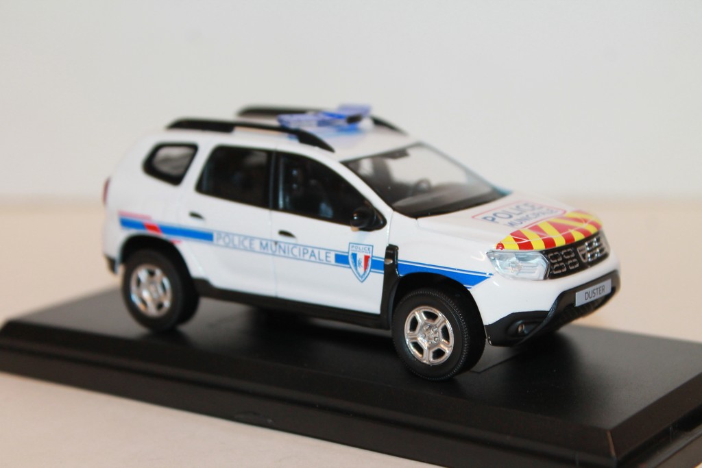 DACIA DUSTER 2018 POLICE MUNICIPALE ZEBRA JAUNE ET ROUGE NOREV 1/43°