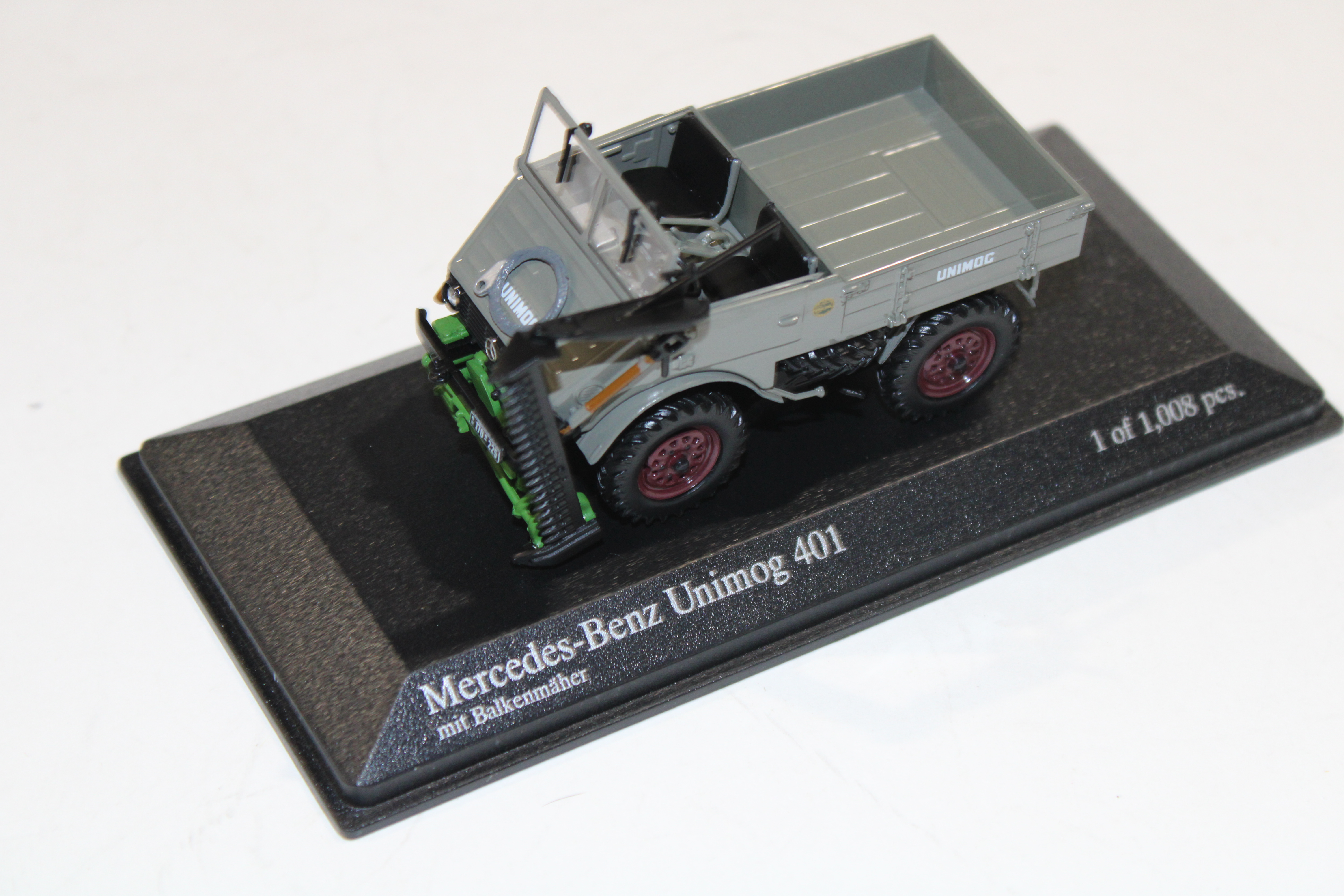 MB UNIMOG 401 - MINICHAMPS 1/43