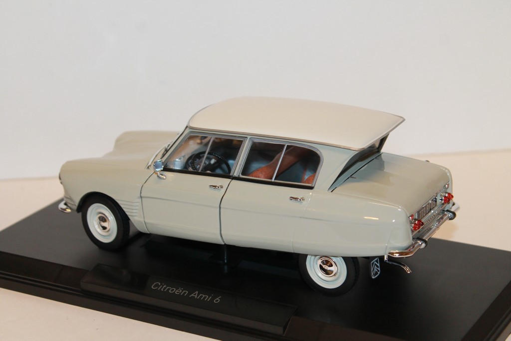 ② 1/18 - Norev - Citroën Ami 6 (1965) beige/blanc — Voitures