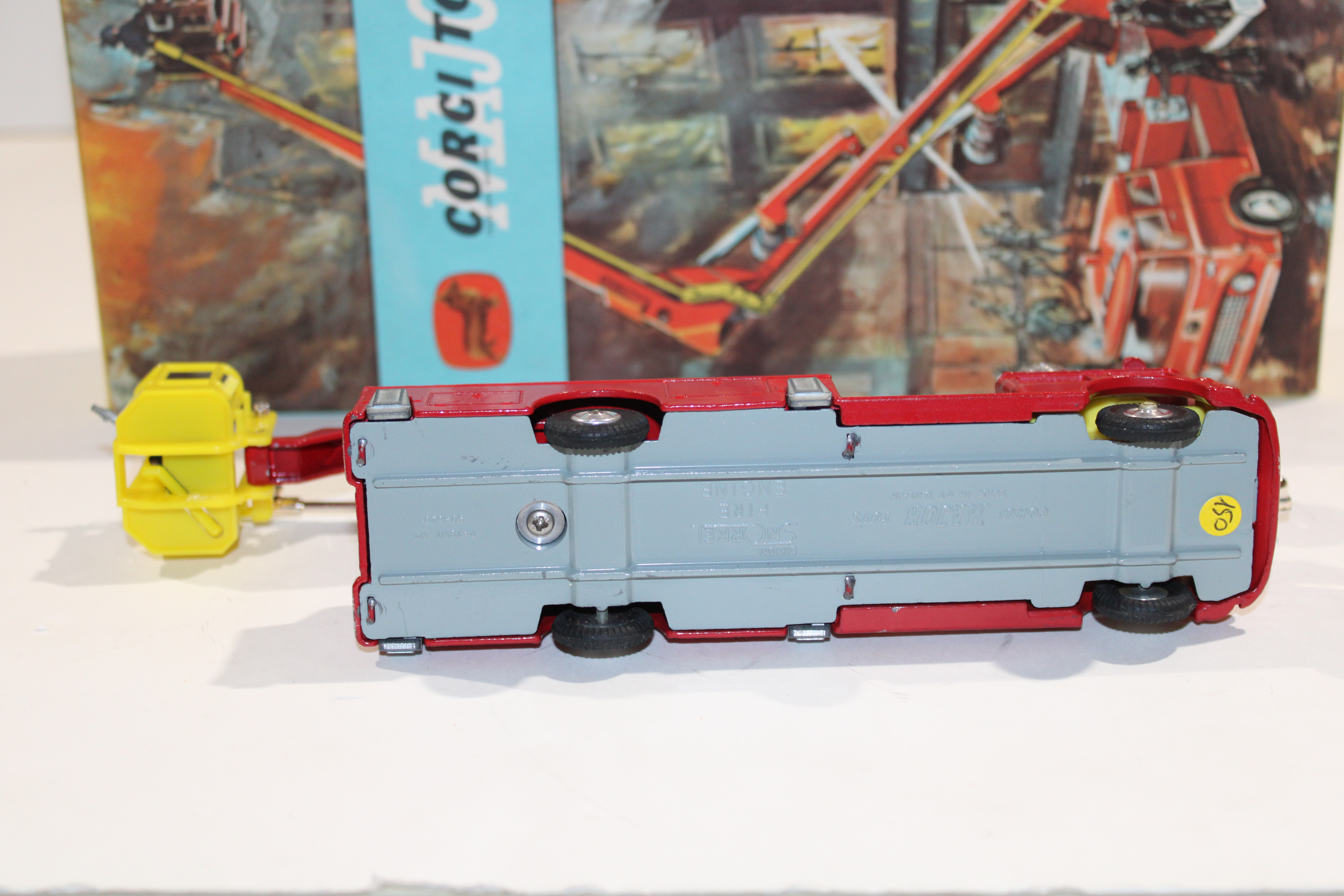 SIMON SNORKEL DENNIS FIRE ENGINE CORGI 1/50°