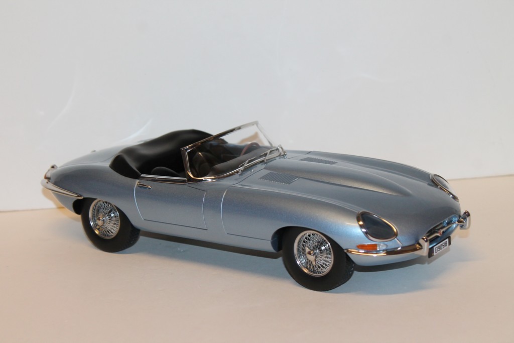 JAGUAR E-TYPE CABRIOLET 1962 BLEU METALLIQUE NOREV 1/12°