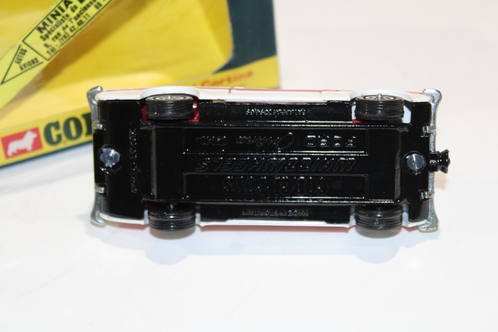 FORD CORTINA POLICE CAR 1975 CORGI 1/43°