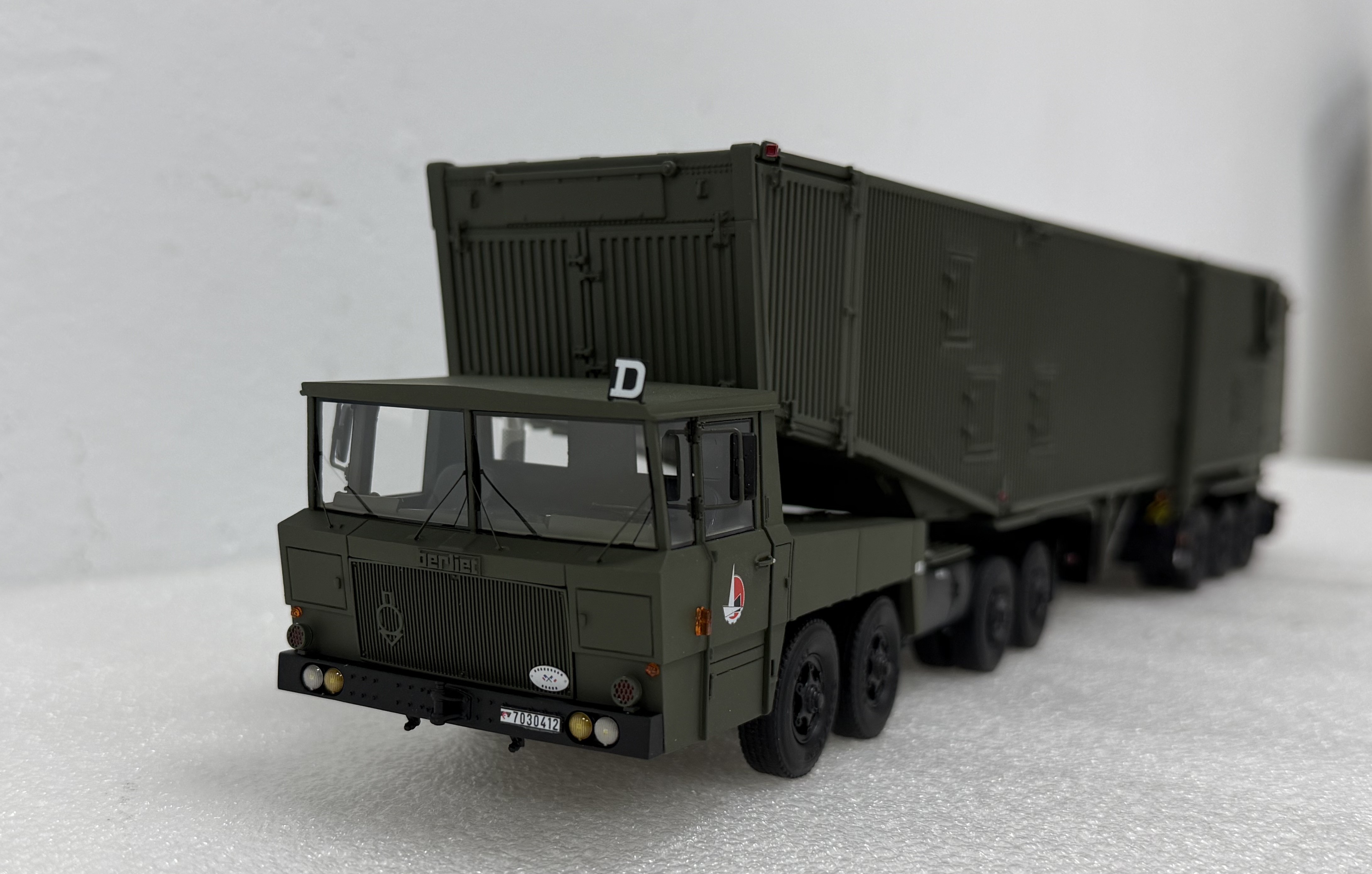 BERLIET VTE TRACTEUR TF8x4 ERECTEUR MINIATURES LYON 1/43