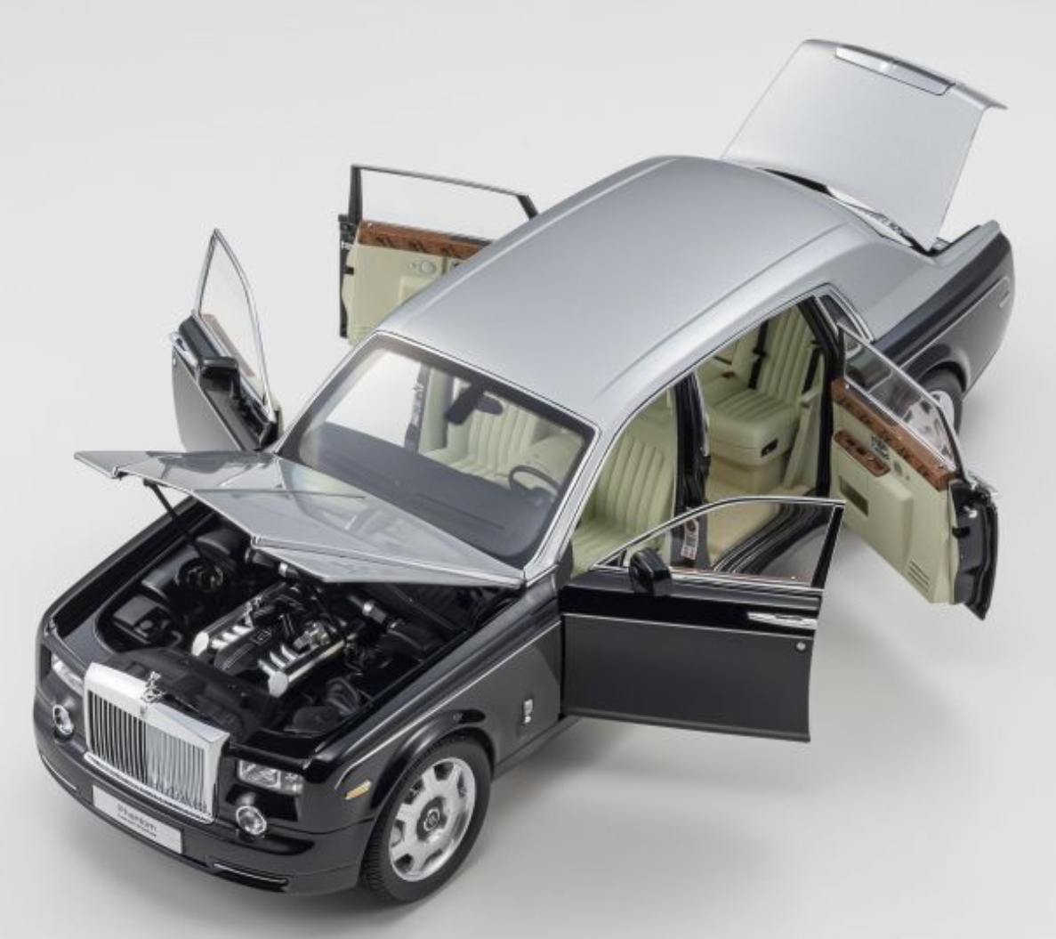 ROLLS-ROYCE PHANTOM EWB BLACK KYOSHO 1/18°