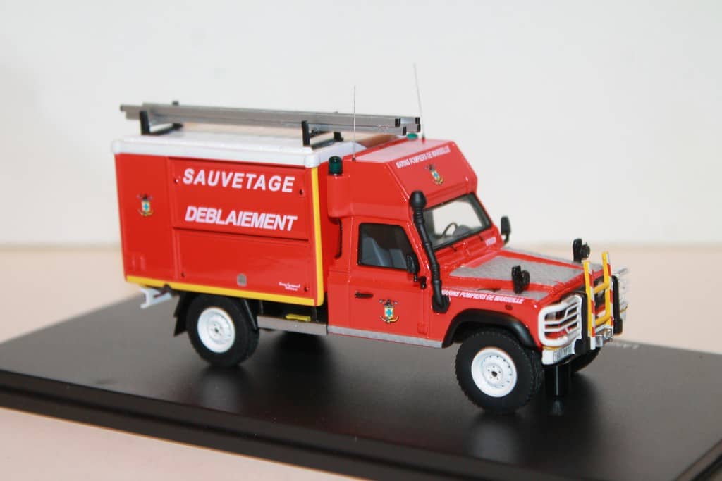 ALARME - Véhicule de pompier limitée à 325 pièces - LAND ROVER 130 BMPM