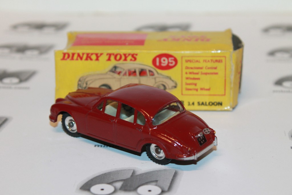 JAGUAR 3.4 SALOON ROUGE DINKY TOYS 1/43°