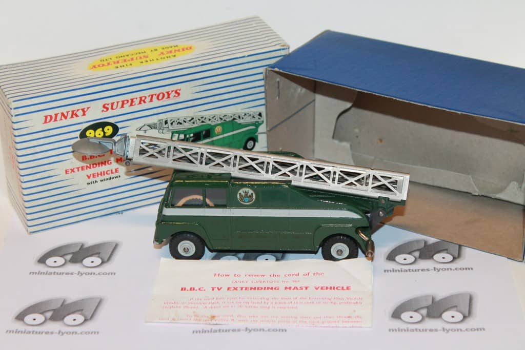 BBC TV EXTENDING MAST VEHICLE DINKY TOYS 1/43°