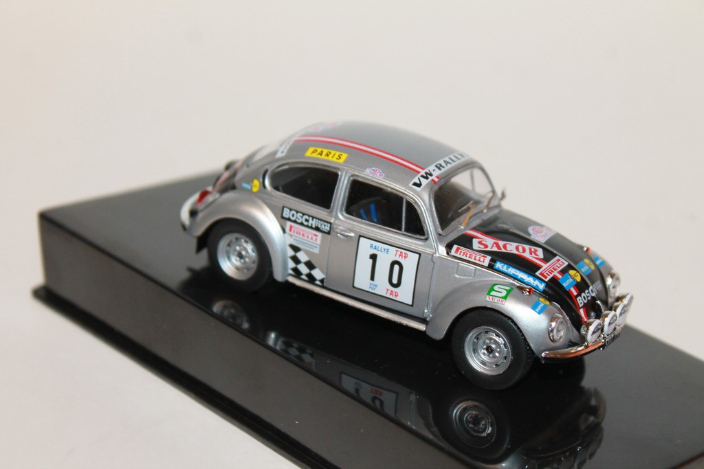 VOLKSWAGEN KAFER 1302S N°10 RALLY PORTUGAL 1973 IXO 1/43°