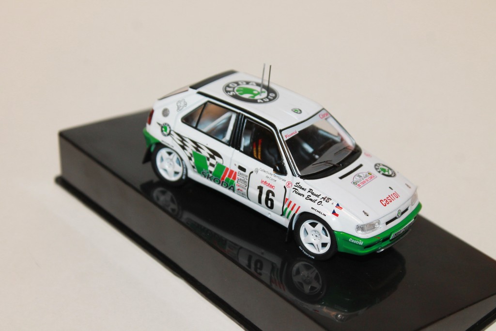 SKODA FELICIA KIT CAR N°16 TOUR DE CORSE 1995 IXO 1/43°