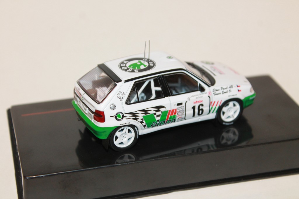 SKODA FELICIA KIT CAR N°6 TOUR DE CORSE 1995 IXO 1/43°