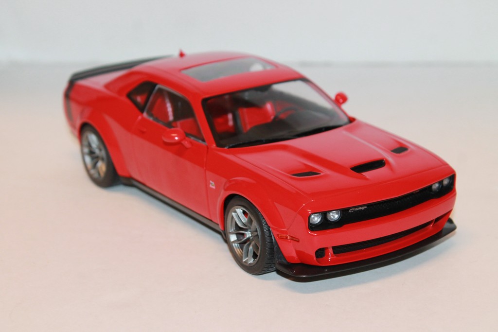 DODGE CHALLENGER R/T SCAT PACK ROUGE SOLIDO 1/18°