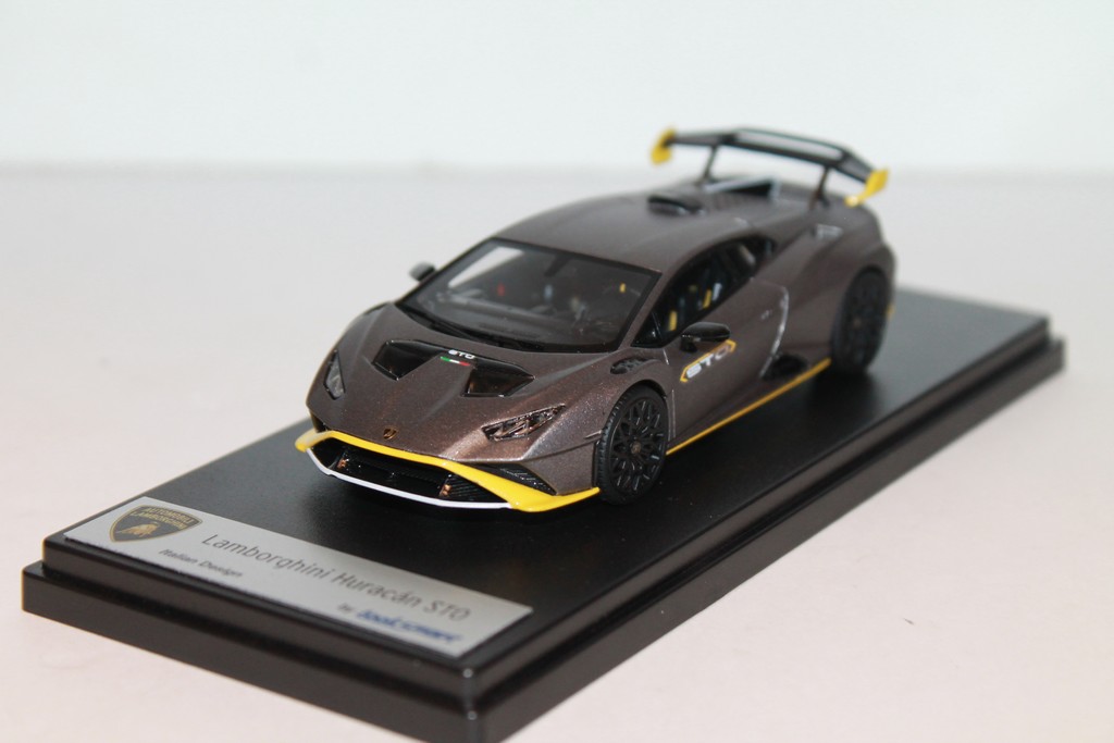 LAMBORGHINI HURACAN STO GRIGIO TITANS (GRISE) LOOKSMART 1/43°