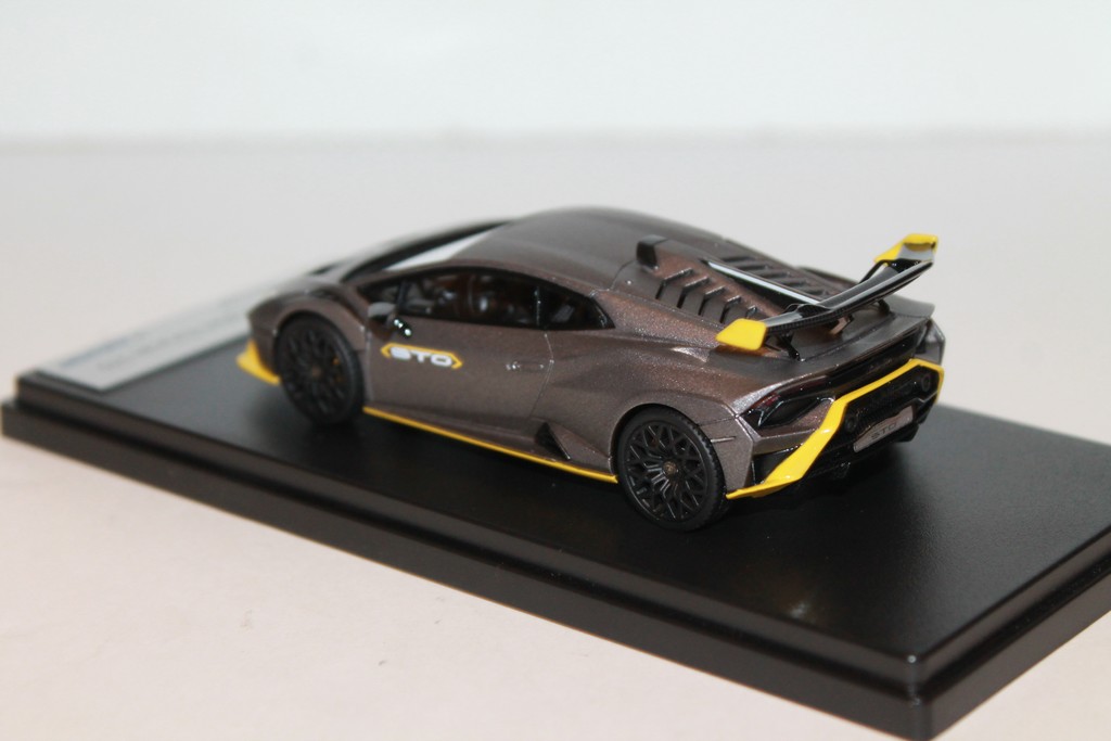 LAMBORGHINI HURACAN STO GRIGIO TITANS (GRISE) LOOKSMART 1/43°