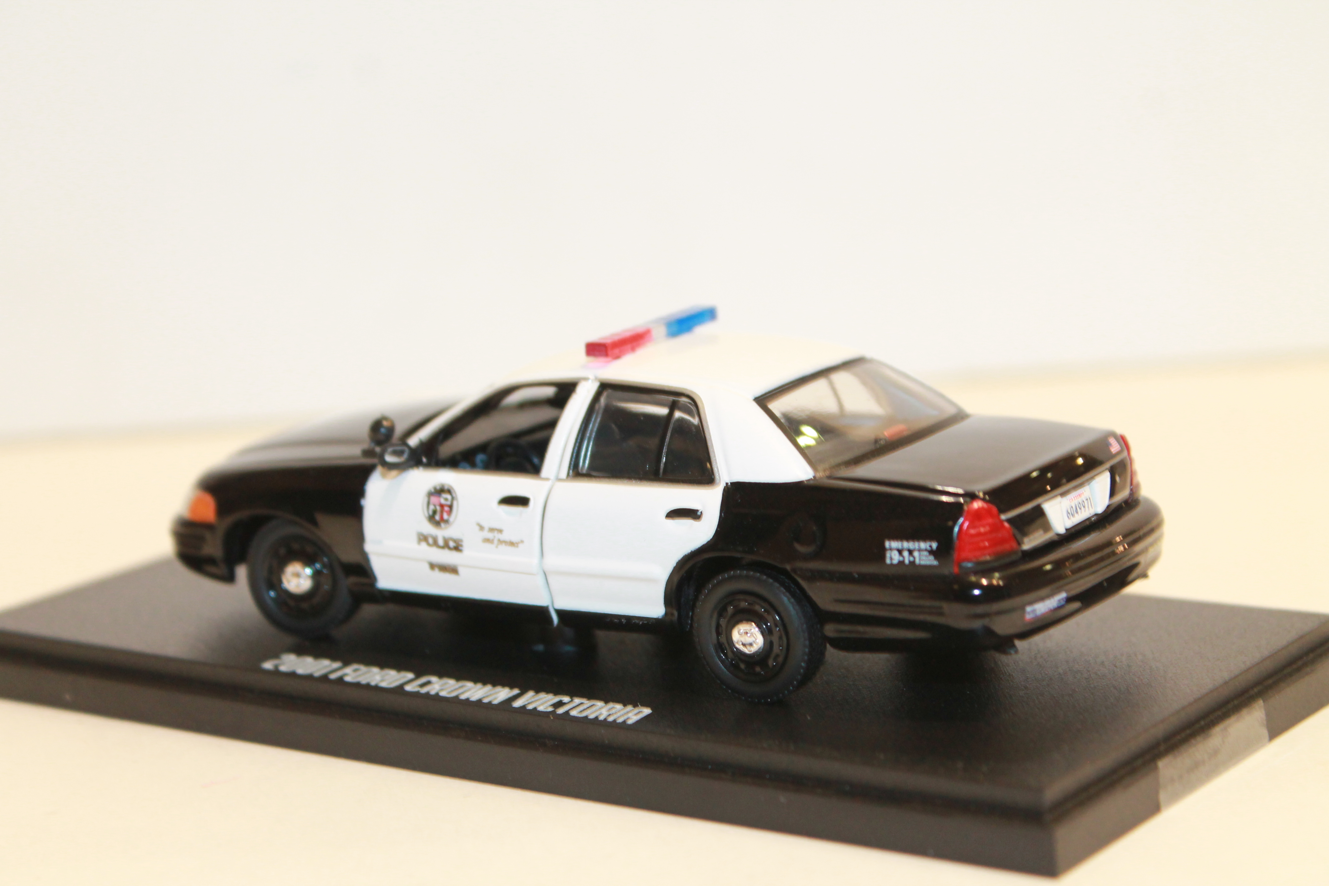 FORD CROWN VICTORIA POLICE 2001 FILM DRIVE GREENLIGHT 1/43°