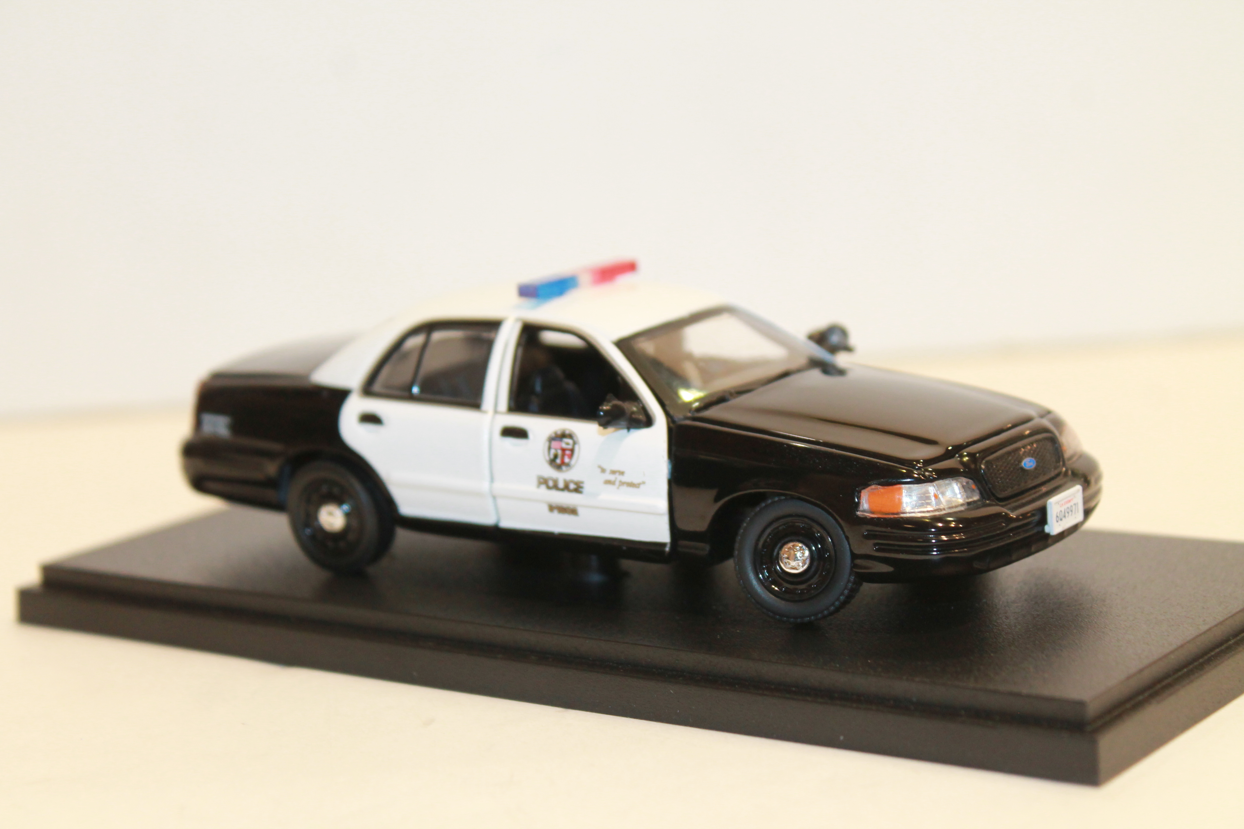 FORD CROWN VICTORIA POLICE 2001 FILM DRIVE GREENLIGHT 1/43°