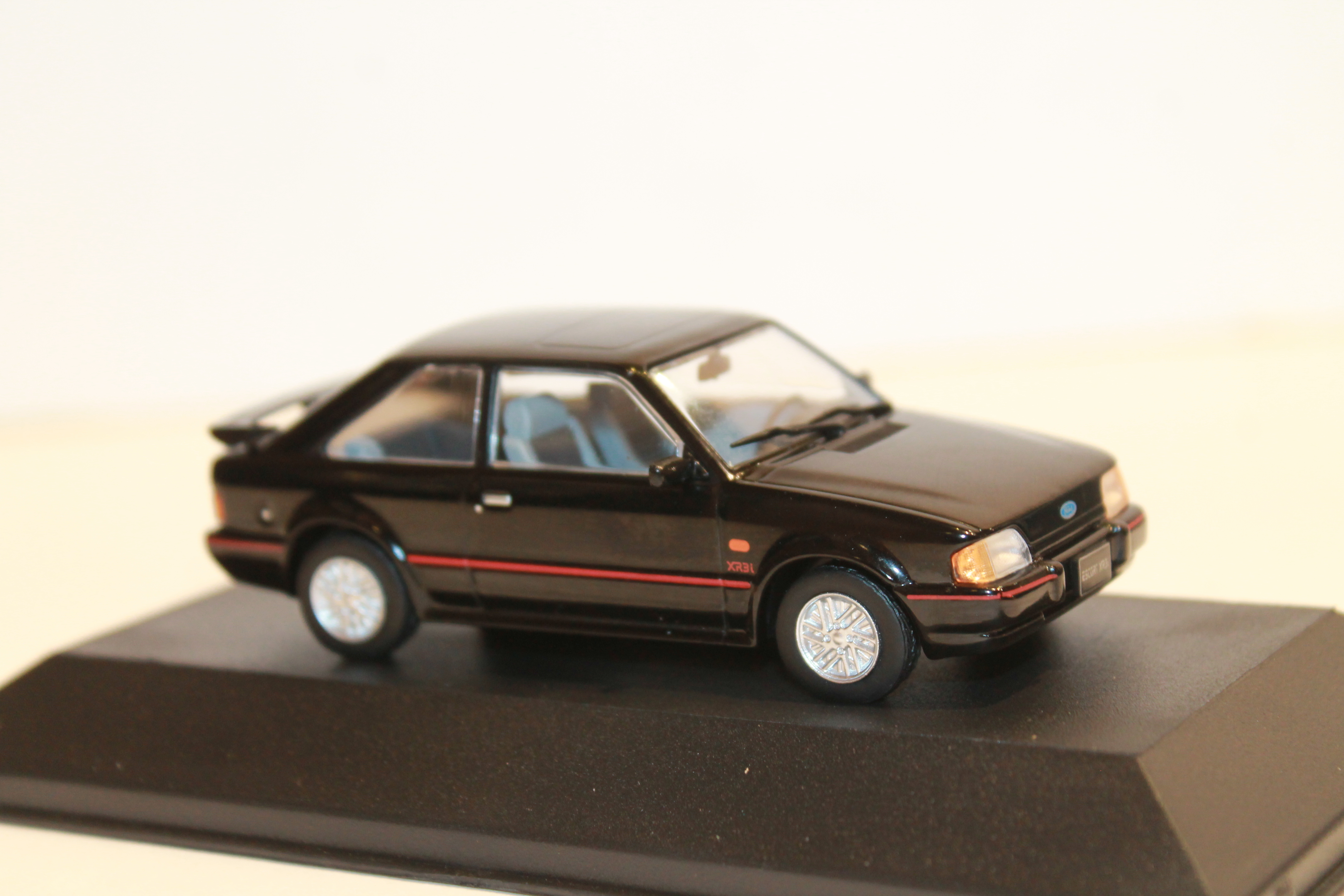 FORD ESCORT XR3i 1990 NOIRE TRIPLE 9 1/43°