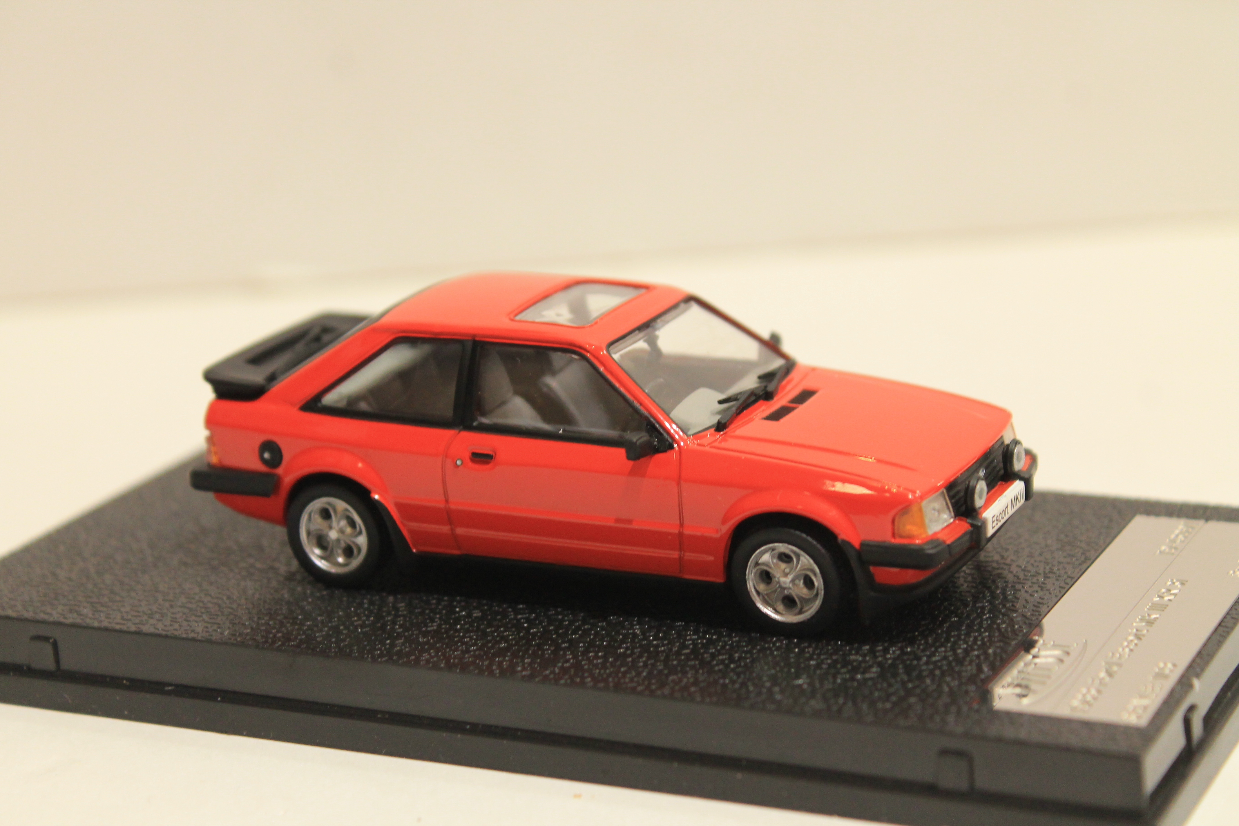 FORD ESCORT MK III XR3i 1983 ROUGE VITESSE 1/43°