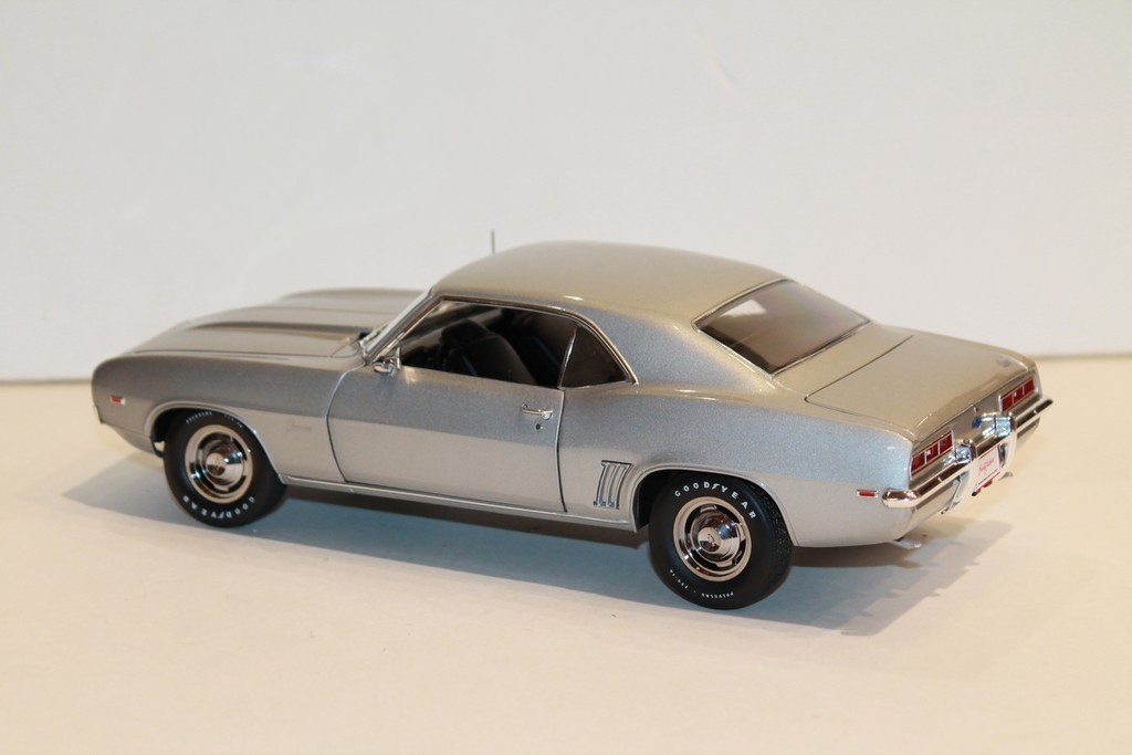 CHEVROLET CAMARO ZL1 1969 GRISE HIGHWAY 61 1/18°