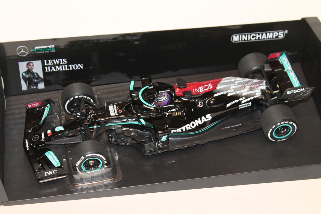 MERCEDES-AMG PETRONAS F1 TEAM L.HAMILTON & BAHRAIN GP 2021 MINICHAMPS 1/18°