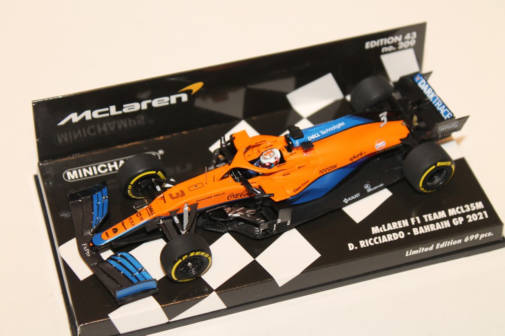 MCLAREN F1 TEAM MCL35M D.RICCIARDO & BAHRAIN GP 2021 MINICHAMPS 1/43°